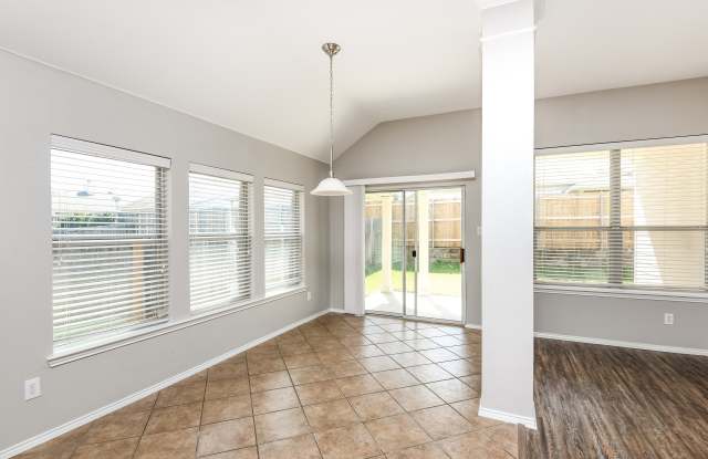 423 Hackberry Drive Gallery 4