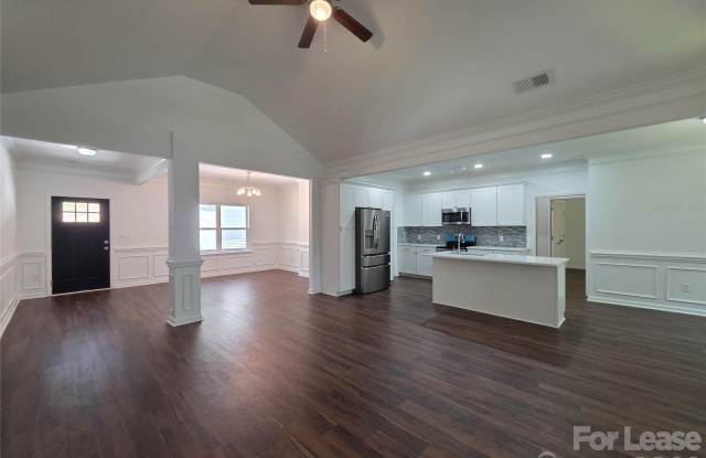 595 Foxwood Drive SE Gallery 4