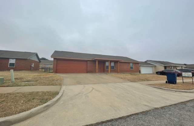 Beautiful home close to down town Granbury and Schools photos photos