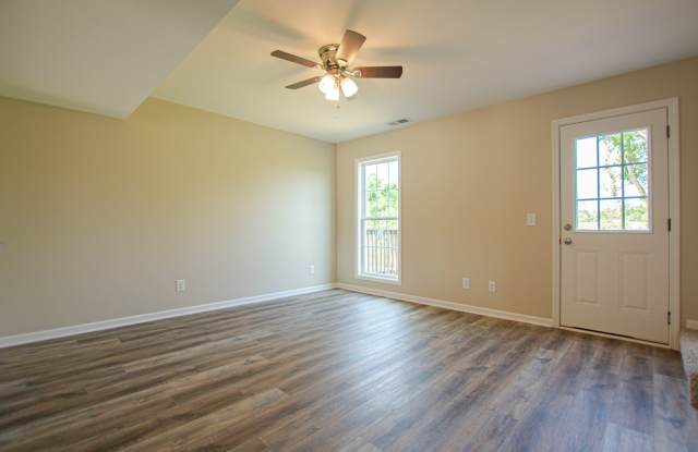 Pet Friendly Two Bedroom! Gallery 4