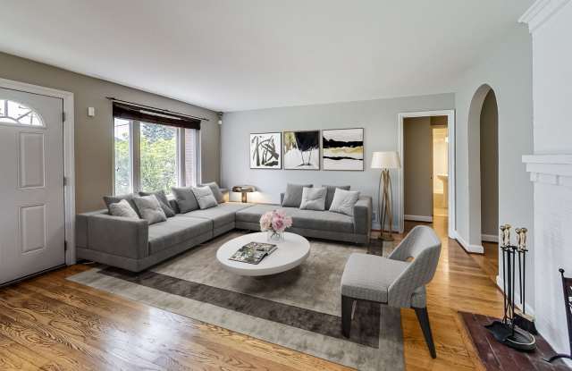 ONE LEVEL LIVING -- BETHESDA !!!  2Bed + 2.5 BA + Home Office / Fenced yard Gallery 3