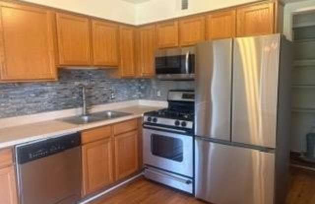 433 Fox Hills Drive S Gallery 3