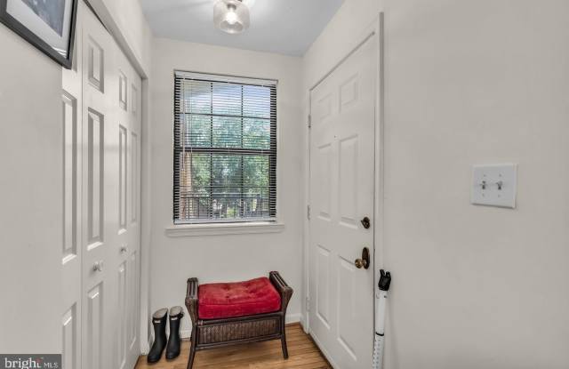 3040 PINEVIEW Court NE Gallery 3