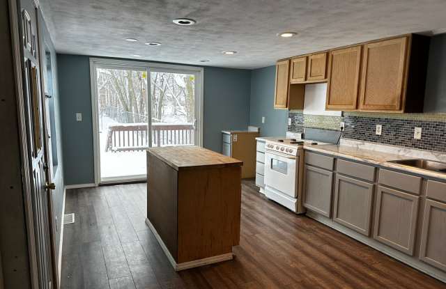 Charming 3-Bedroom, 1.5-Bath in Beloit! Gallery 1