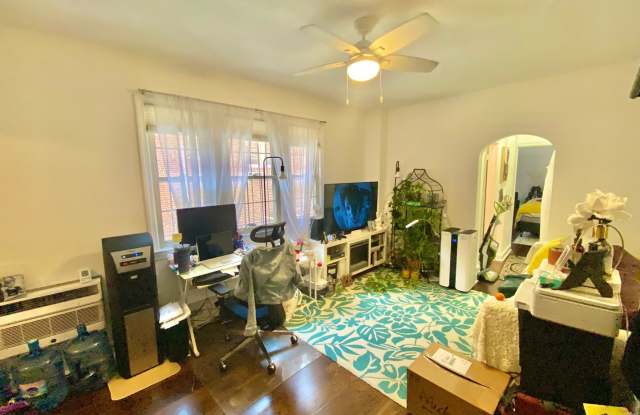 Cathedral Living at its Best! ! 1 Bedroom/1Bath Condo. Pet Friendly! Gallery 3