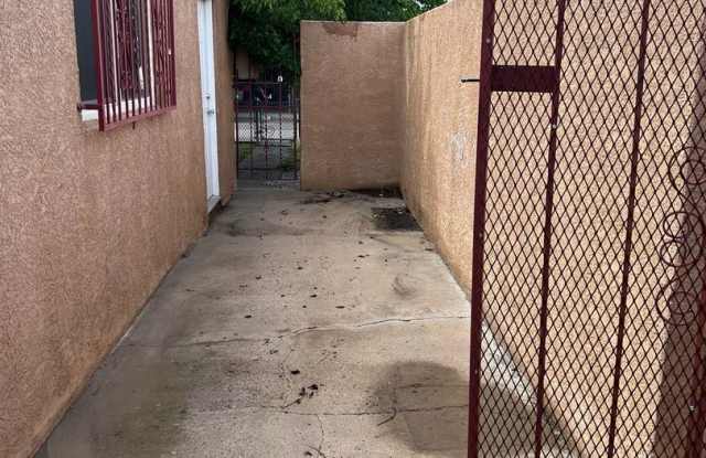 Charming 3BR 1BATH House in Albuquerque Gallery 4