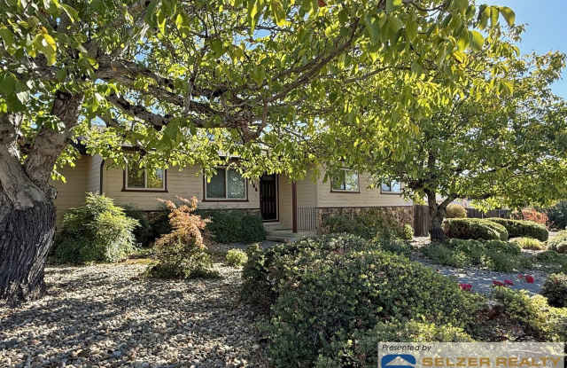 Roomy & well-kept 3 bd. home; big corner lot in a prized north Ukiah neighborhood! Gallery 3