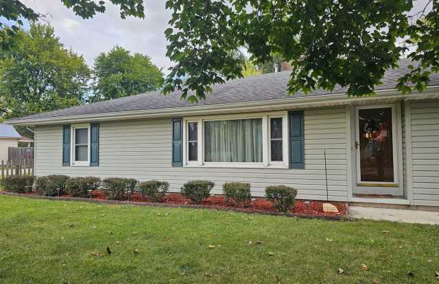 Spacious Two Bedroom with Large Backyard - 1313 Fishlock Avenue, Findlay, OH 45840