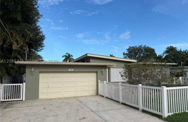 800 SW 8th Ter photos photos