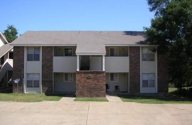 2/1 fourplex apt. HUD Approved. photos photos