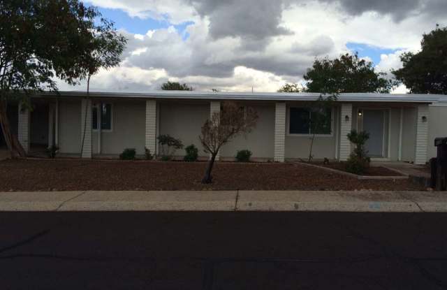 4102 E Ridge Rd - 4102 East Ridge Road, Phoenix, AZ 85042