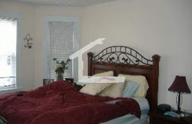 Beautiful 3 Bed with In Unit Laundry available NOW photos photos