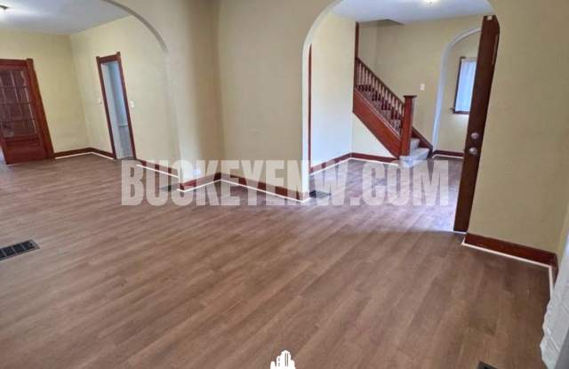 3 Bedroom House (with Bonus Room) - East Toledo Gallery 3