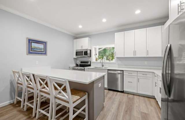 300 S Peppertree Drive Gallery 4
