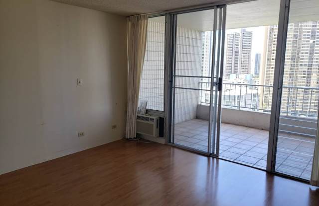 One Bedroom condo. Excellent Location (utilities Included) Gallery 1