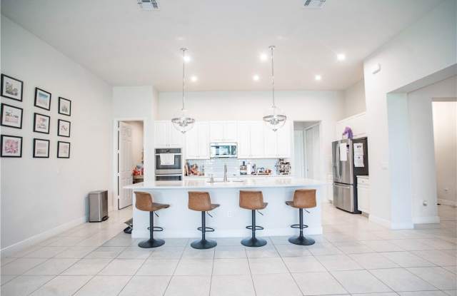 6335 Arcadia Square photos photos