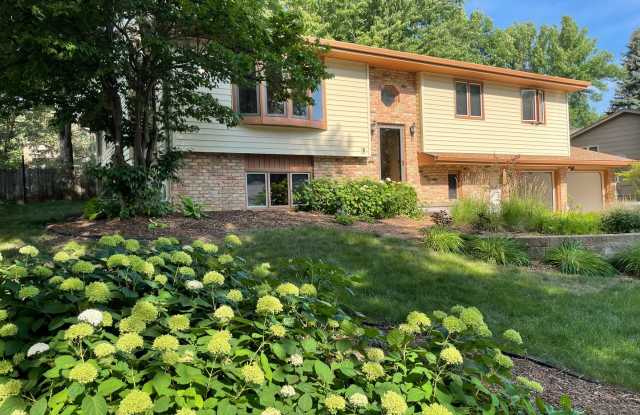 Spacious 5-Bedroom Split-Level in Southwest Sioux Falls with 4-Season Room & Fenced Yard! photos photos