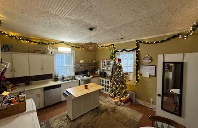 **FALL 2026 PRELEASING** 1095 MACON HWY| 2 Bed 1 Bath Gallery 3