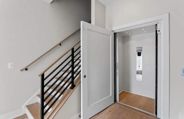 2015 TYSONS RIDGELINE Road Gallery 3