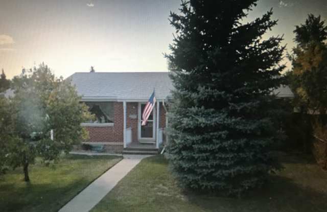 3 Bedroom Home With Large Fenced Yard photos photos 3 Bedroom Home With Large Fenced Yard photos photos