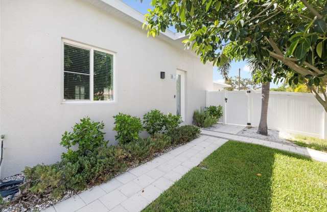 4524 RIVERWOOD Avenue Gallery 4
