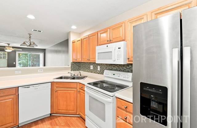 2 bedroom townhome-fully repainted Gallery 4