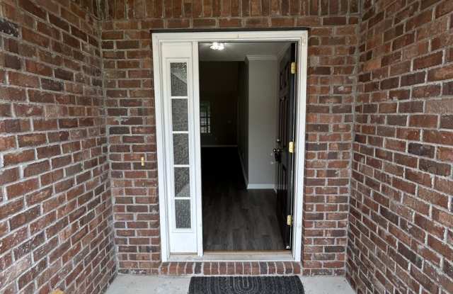 Inviting 3-Bedroom Home in The Lakes at Cottonvale Gallery 3
