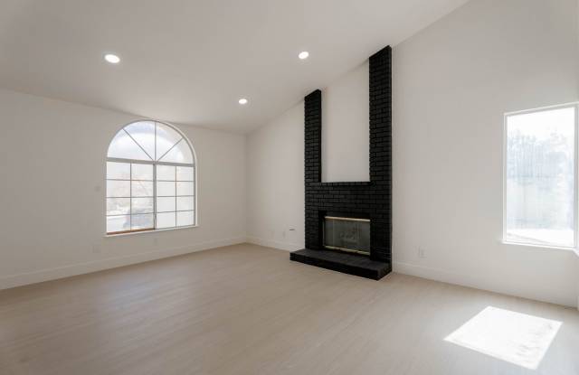 2118 Fountain Springs Drive, Henderson, NV 89074 Gallery 3