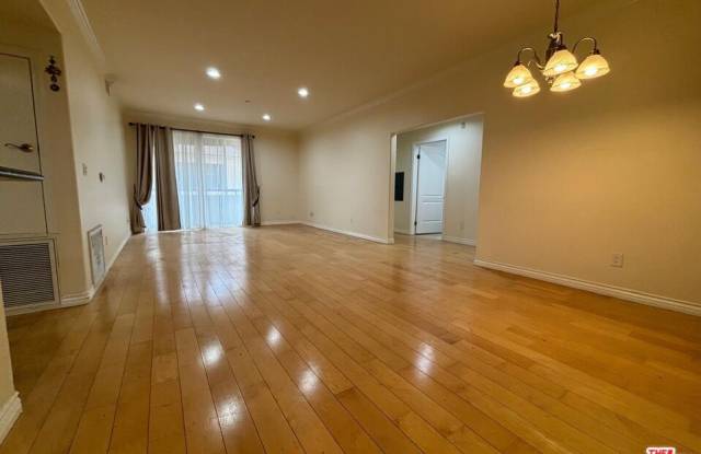 549 E Palm Ave - 549 East Palm Avenue, Burbank, CA 91501