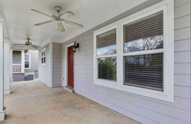 3 Bed 2.5 Bath East Nashville Home - Deck and large backyard! Gallery 4