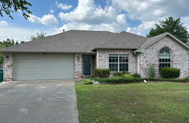 Available June 1st! 3-Bedroom, 2-Bathroom Home in Central Springdale photos photos