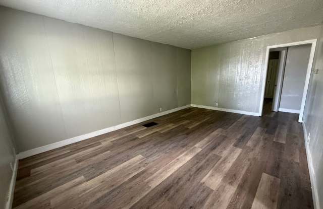 For Rent: 2204 S Vine St Cozy 3 Bedroom Home! Gallery 3