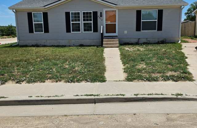 ALL PROSPECTIVE TENANTS MUST SUBMIT A $58 NON-REFUNDABLE APPLICATION FEE PER APPLICANT ONLINE AND BE PRE-QUALIFIED PRIOR TO ANY SHOWINGS photos photos