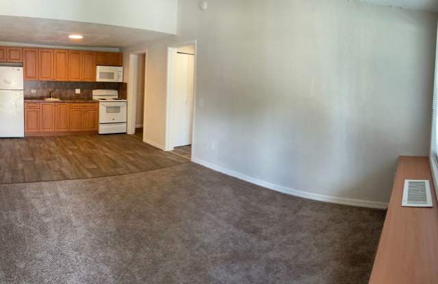 Up to 2-Months Free + Waived Utility Connection Fee ($250 Value) + Application Fee Credits! - 10114 South Nob Hill Circle, Tamarac, FL 33321