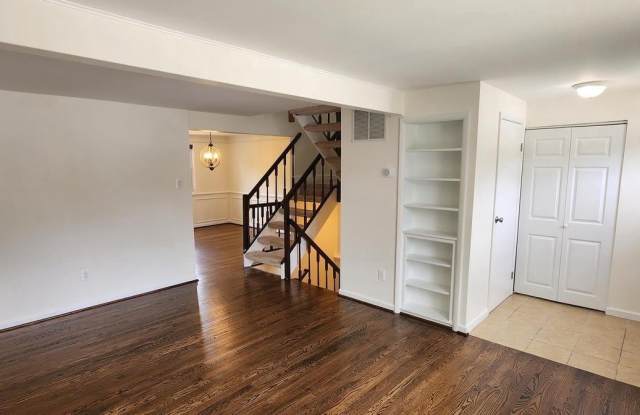 13592 BENTLEY Circle Gallery 4