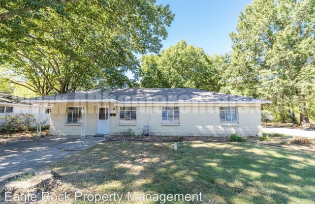 1365 Donaghey Ave - 1365 Donaghey Avenue, Conway, AR 72034
