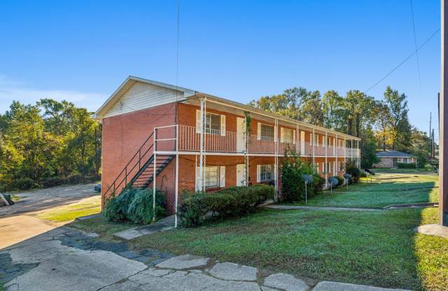 Remodeled 2 Bedroom Apartment Gallery 4