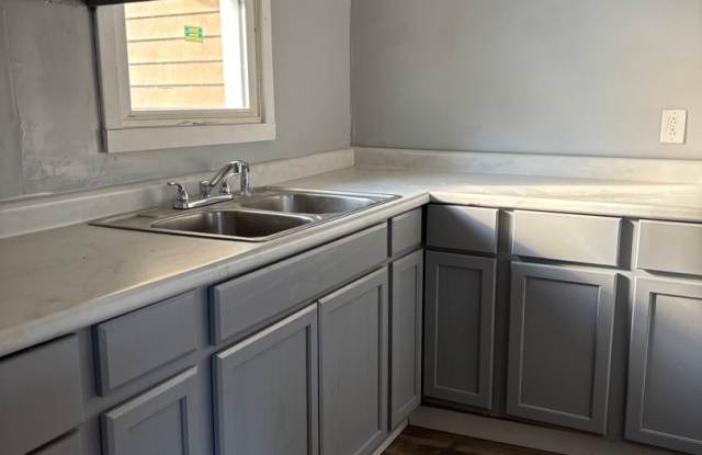 2 Bedroom 1 Bath (Duplex) Gallery 3