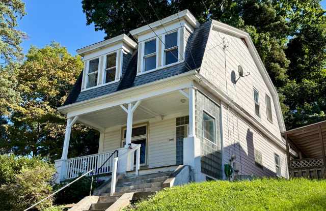 2083 Plainview Ave Gallery 2