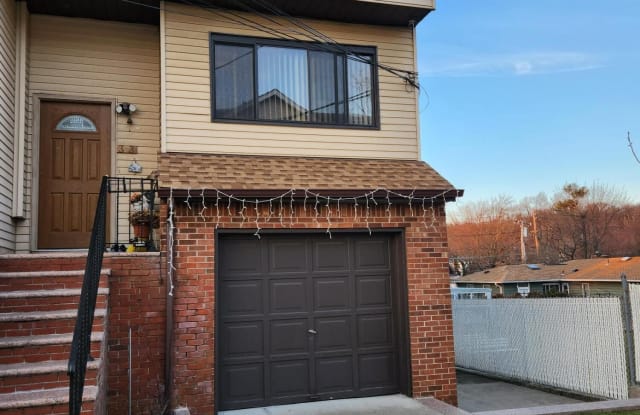 33 B Windsor Court - 33 Windsor Court, Staten Island, NY 10314
