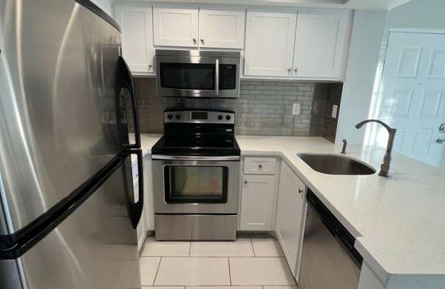ONE BEDROOM ONE BATHROOM with FULL LAKE VIEW! - 714 Executive Center Drive, West Palm Beach, FL 33401