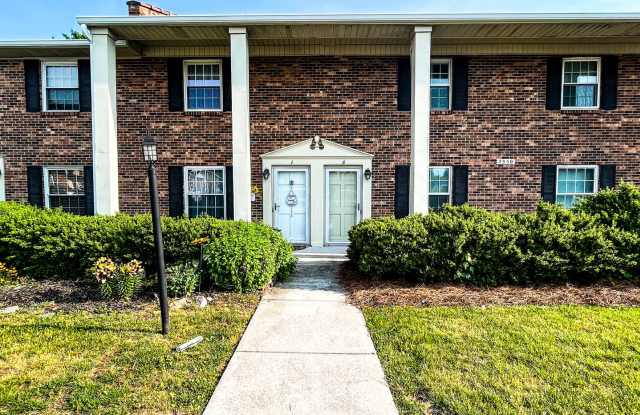 Charming Brick Townhouse In Clemmons/Winston Salem! w/ Community Pool! photos photos
