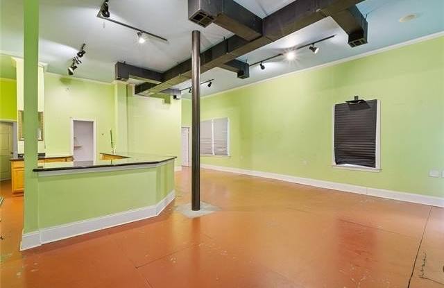 2103 S CARROLLTON Avenue Gallery 4