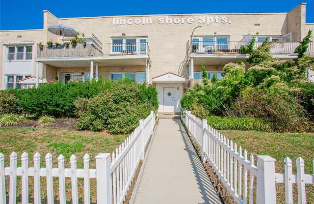 325 Shore Road Gallery 2