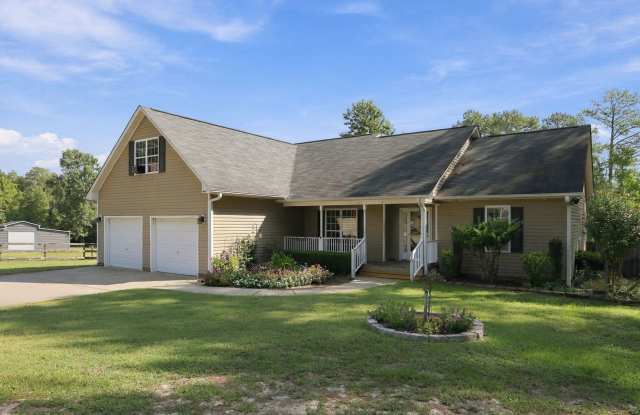 Country Charm & Space to Roam — Just Minutes from Downtown Lillington! Gallery 1