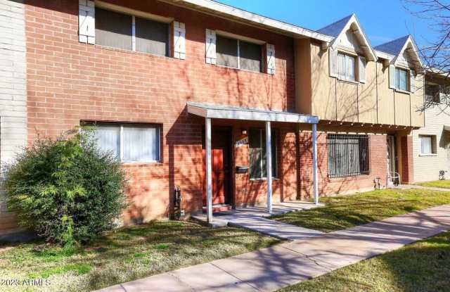 Gorgeous 4-bedroom, 3-bath townhouse near ASU Tempe Gallery 1