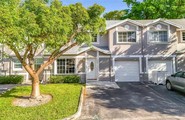 12187 SW 49th Ct Gallery 2