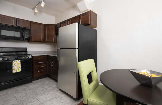 Reside at 823 Gallery 4