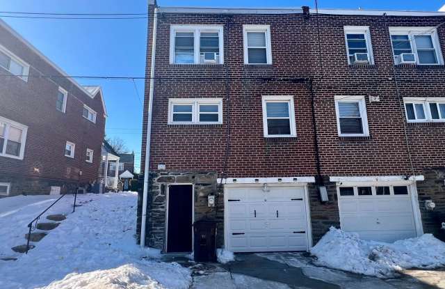 Stunning 3-Bed Twin Home in Lansdowne! Available NOW! Gallery 4
