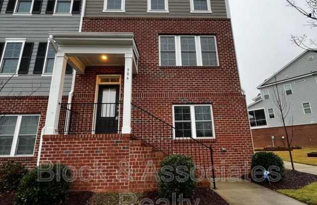 986 Gateway Commons Cir photos photos